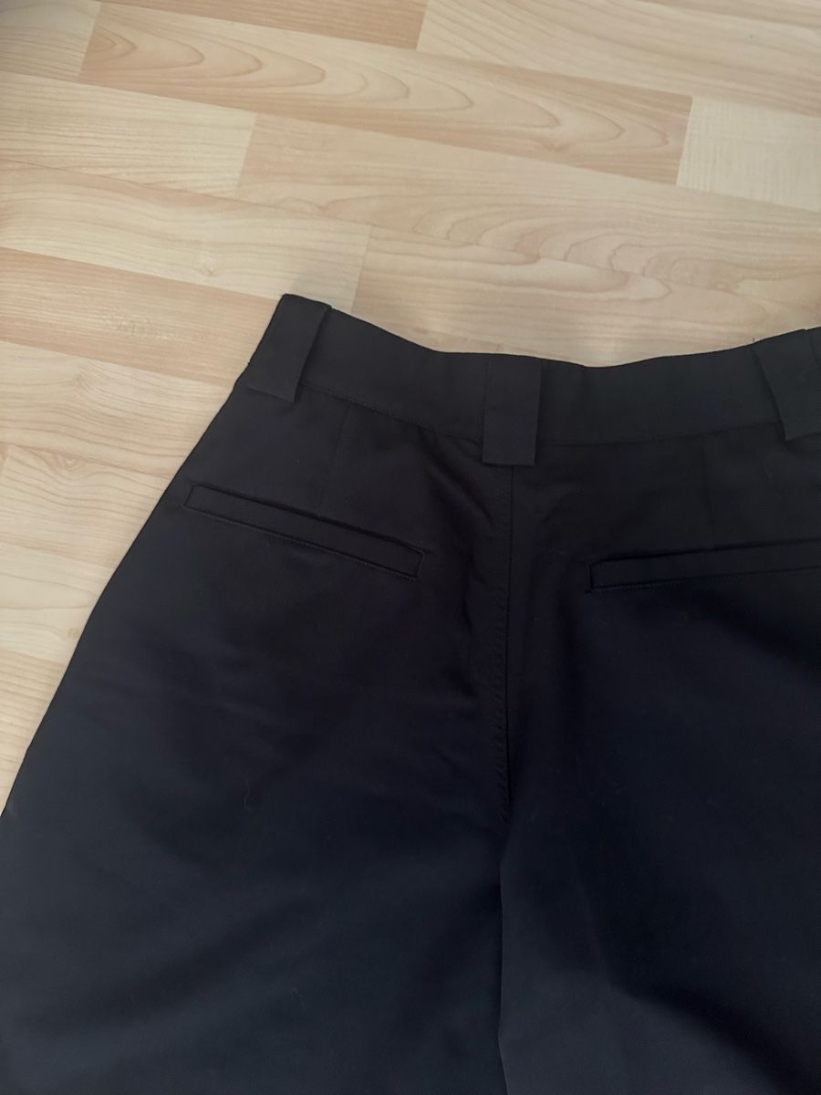 Bershka Hosen: Bershka TAILORING BERMUDA - Shorts - black – Neu (gemäss Beschreibung) aus Chur von dajan.17 3