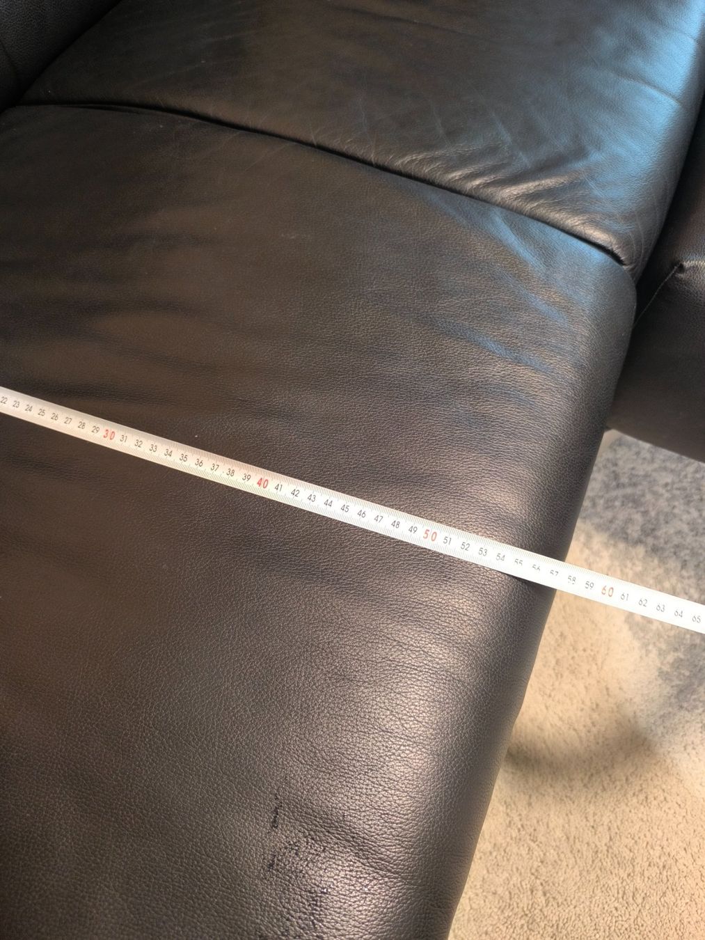 Sofas: Bequemes L-Ledersofa in Schwarz mit Hocker / Ecksofa – D'occasion à Gams par MissTraveller 4