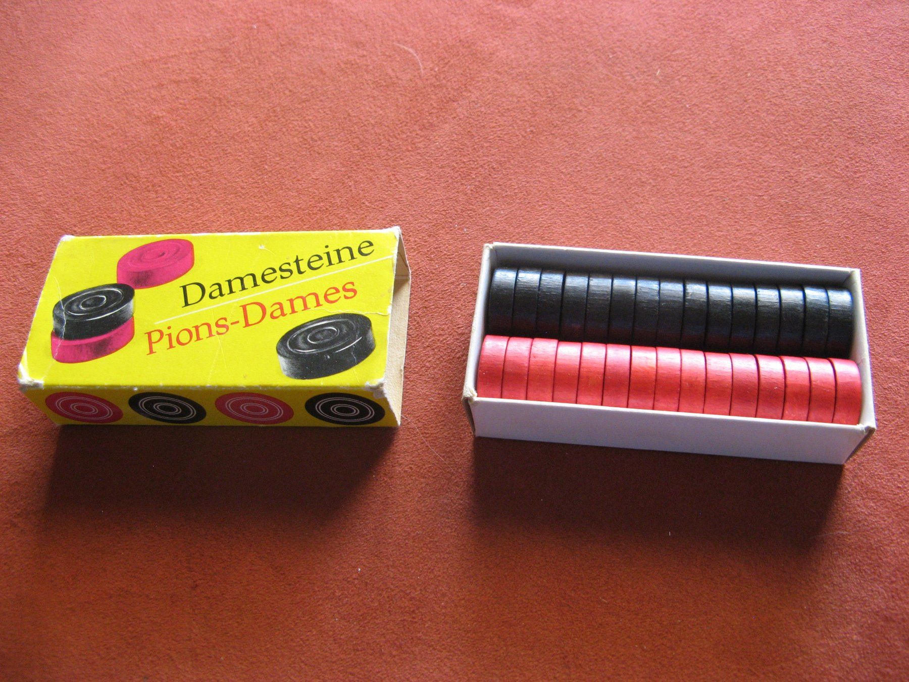 Spiele: Damensteine aus Holz – Gebraucht aus Zürich von apil 1