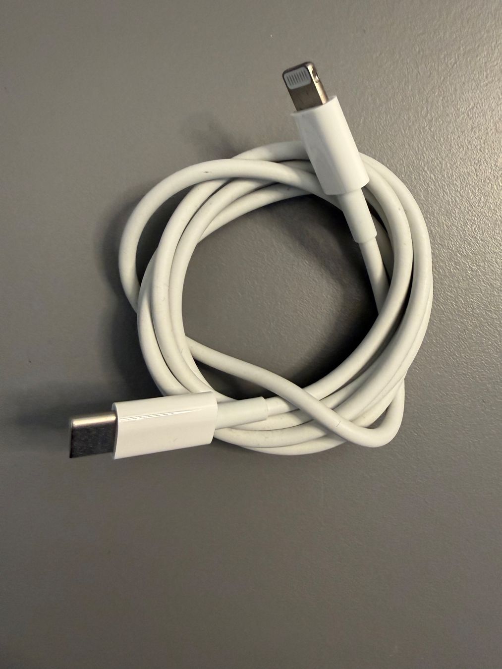 Apple Cavi: Original Apple Lade- und Datenkabel USB-C - Lightning 1m – Usato da Steinmaur venduto da bikermac