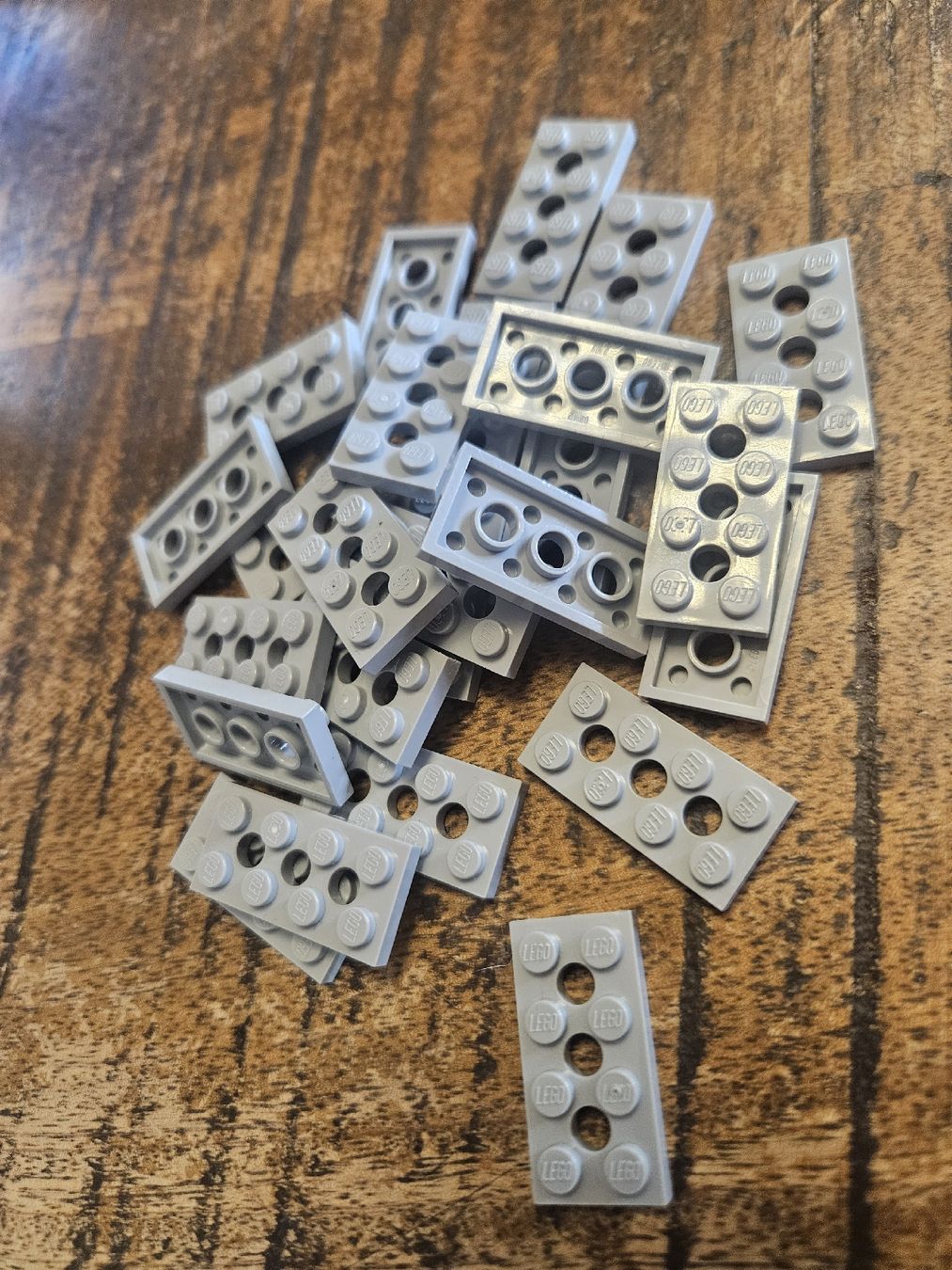 Lego Kit di costruzioni: lego 3709 lot de 25 pièces Light Bluish Gray Technic, – Usato da Confignon venduto da Ecrofigs 1