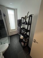 Schwarzes Badezimmer Regal / Leiterregal – modern