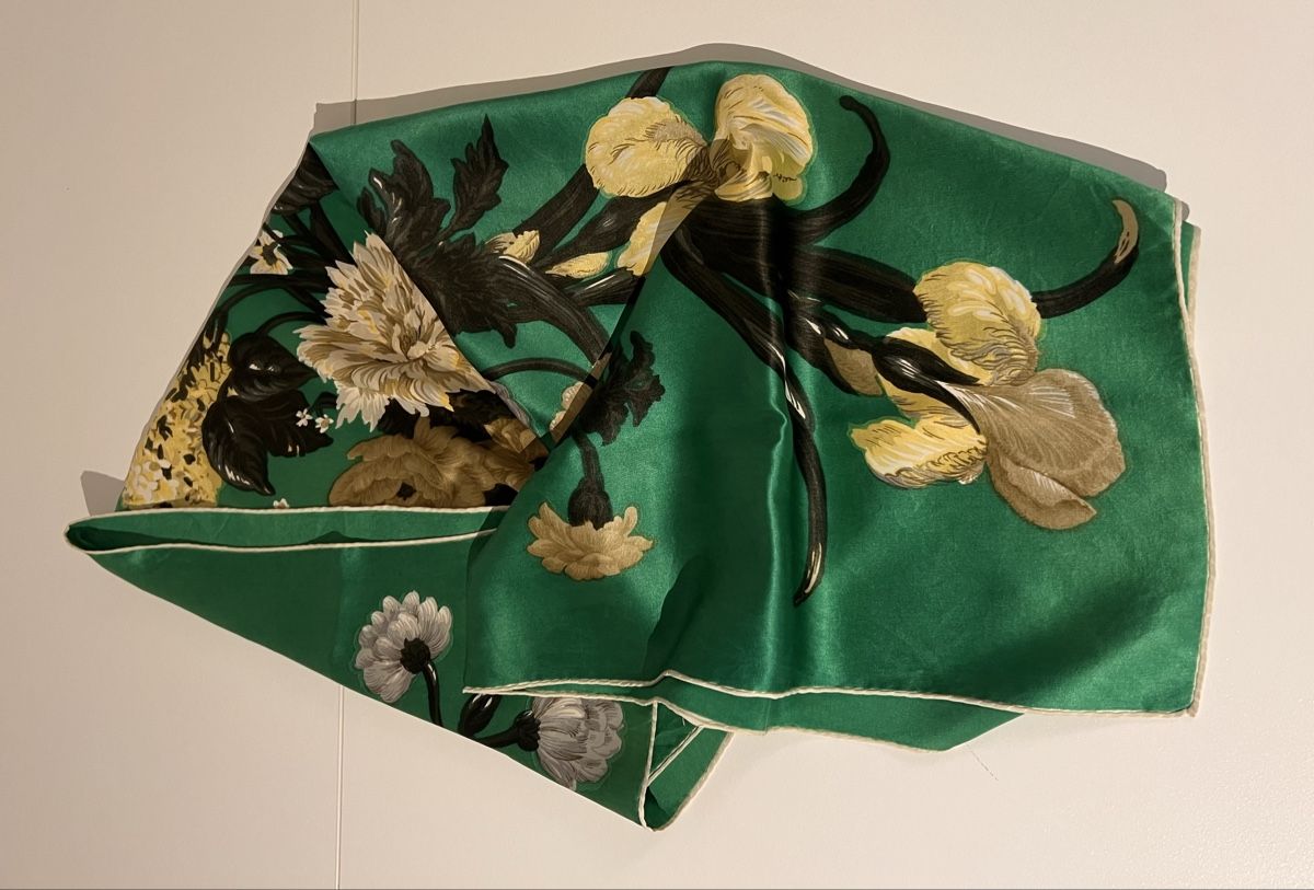 Foulard & Sciarpe: Foulard en soie  – Usato da St-Pierre-Clages venduto da ste_xk6p 4