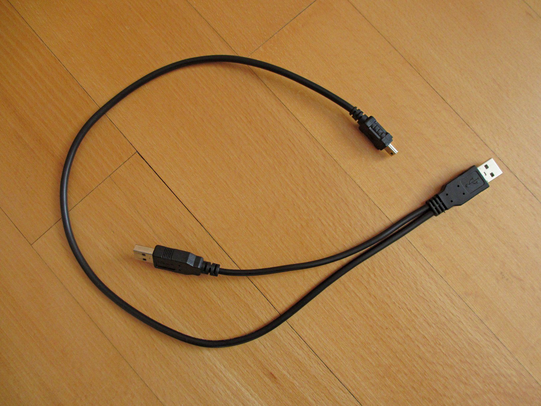 Cavi: Mini-USB 2.0 / USB 2.0 plus Stromspeisung über USBA – Nuovo (secondo la descrizione) da Winterthur venduto da Nooitgedagt