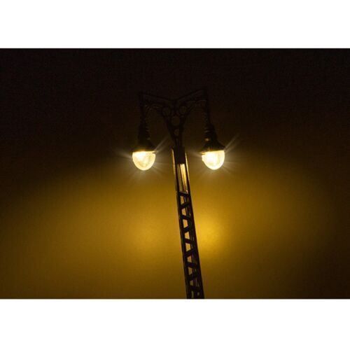 Modellini di ferrovie: Gittermast mit 2 LED-Laternen H0 – Nuovo (secondo la descrizione) da Luzern venduto da Salefactory
