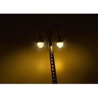 Gittermast mit 2 LED-Laternen H0