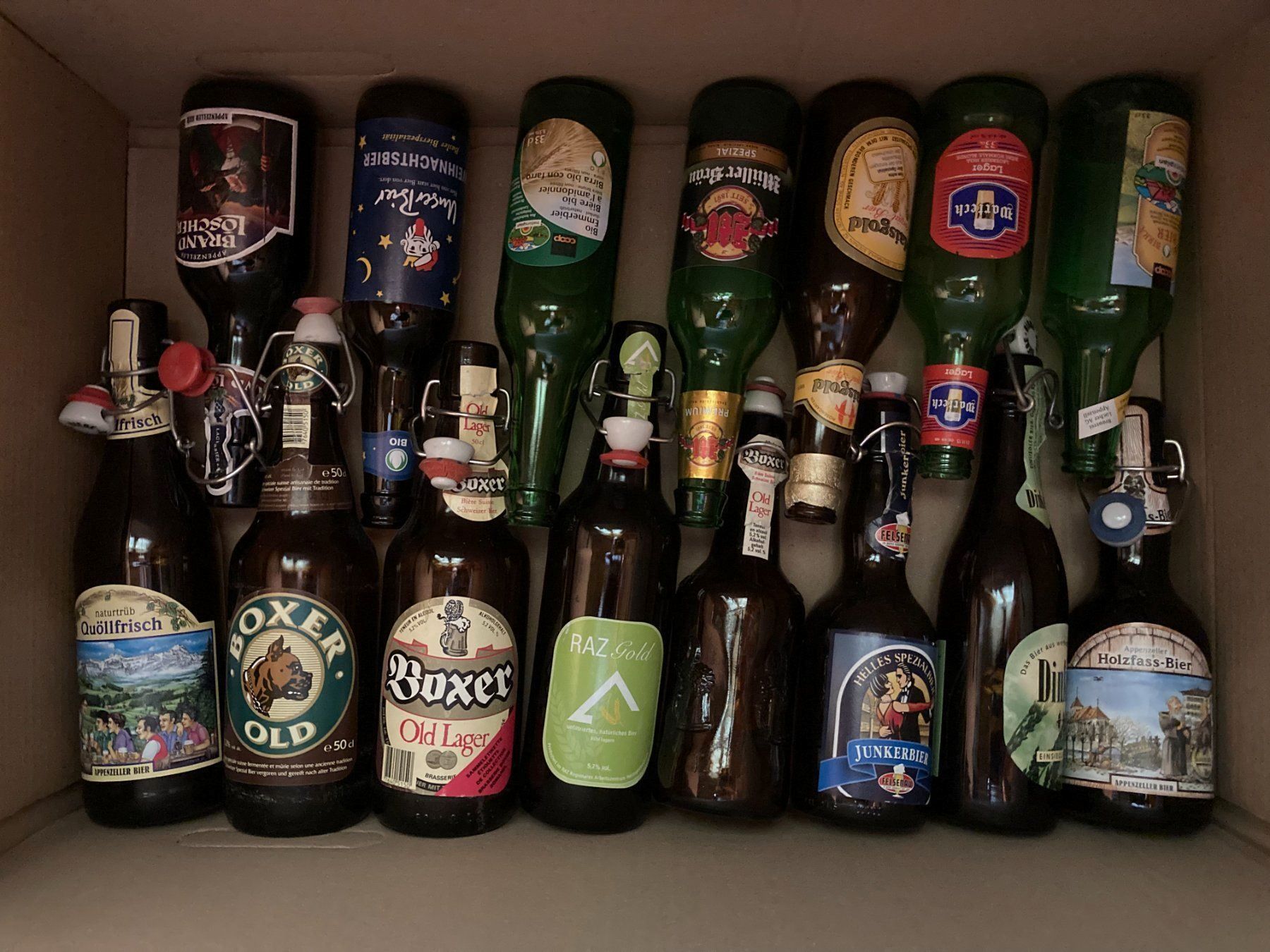 Apparecchiature e tecnologia a gas: Deko / Bierflaschensammlung / Schweiz / 49 Stk. – Usato da Herzogenbuchsee venduto da Emmenthaler