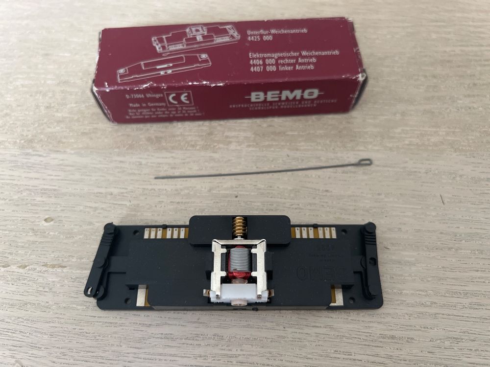 Bemo Modelleisenbahnen: Bemo 4425 000 Weichenantrieb mit elektromotor H0m OVP NEU – Neu und originalverpackt aus St-Aubin-Sauges von tantome