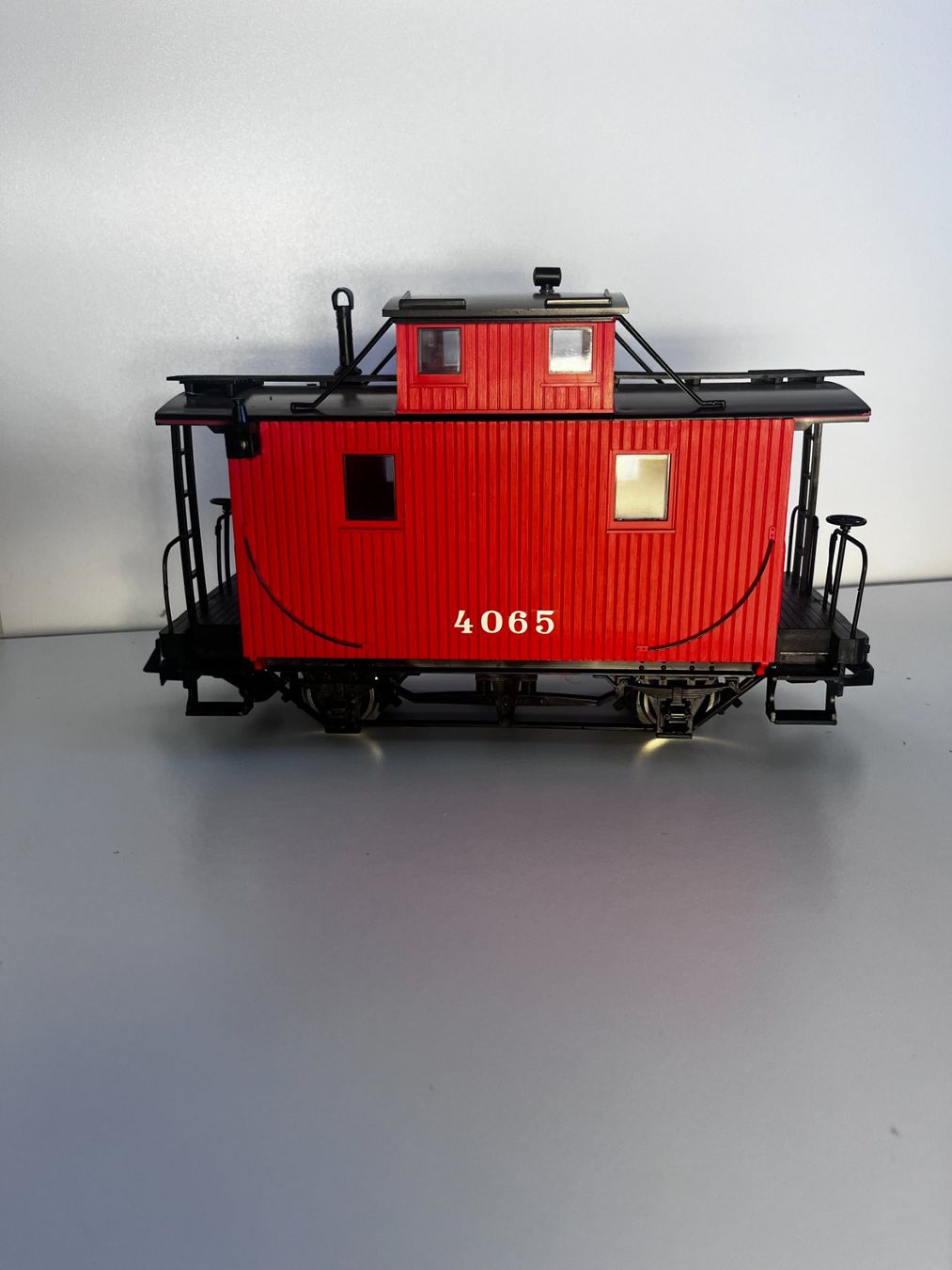 LGB Modellini di ferrovie: Lgb 4065 Caboose "4065" Rot – Nuovo e nell'imballaggio originale da Pfeffingen venduto da EdwinD01