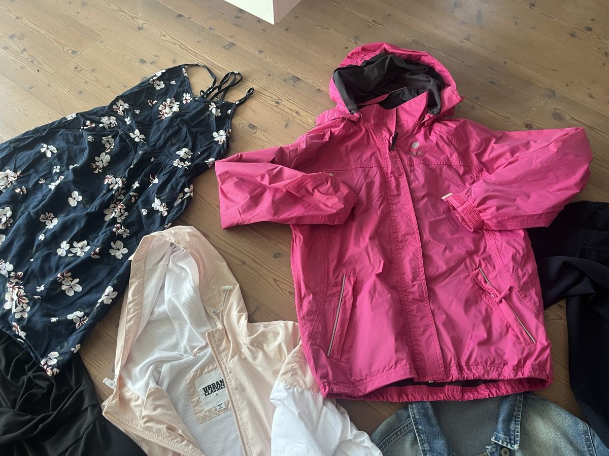 Lotti di vestiti: Tolles Kleiderset XS/S – Usato da Wichtrach venduto da Katlile 1