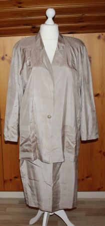 Kostüm  Jacke m. Rock  MILENA UROSCH  Seide beige Gr. L