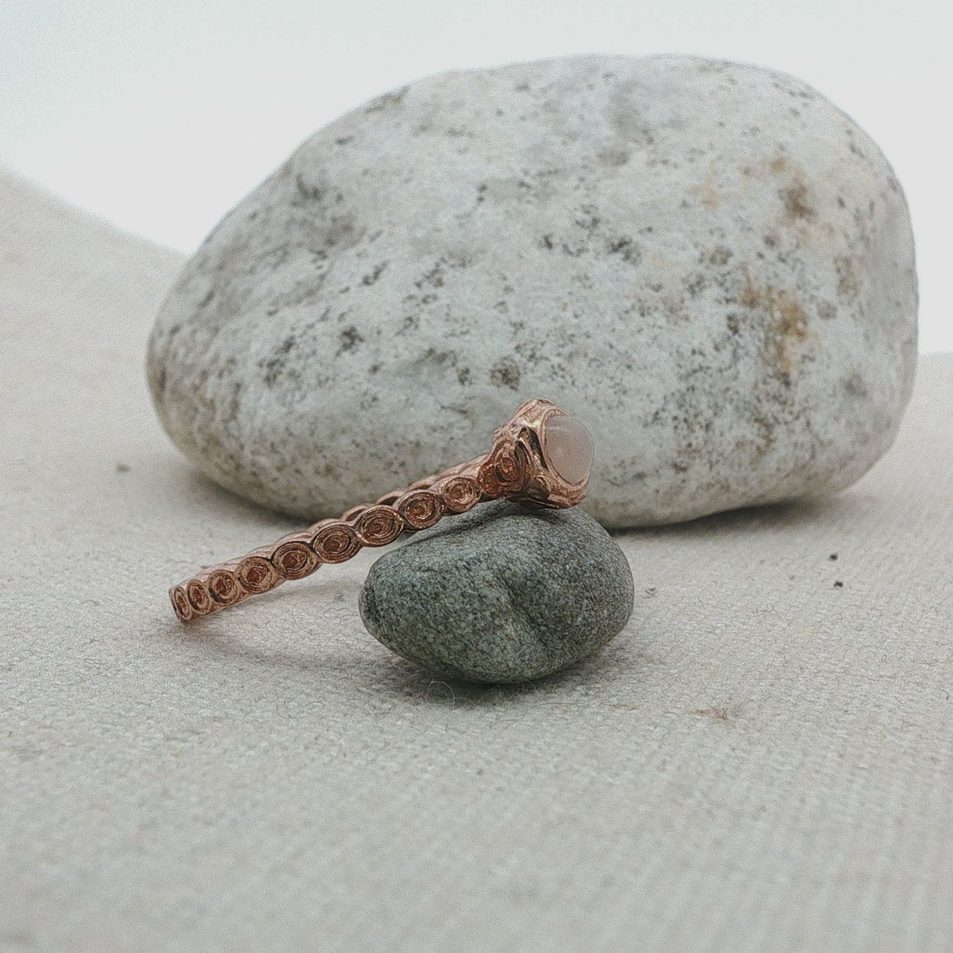 Olga Ribler Anelli: Feiner Silber Ring 925 mit Mondstein Grösse 60 – Nuovo (secondo la descrizione) da Luzern venduto da Schmuckoutlet 2