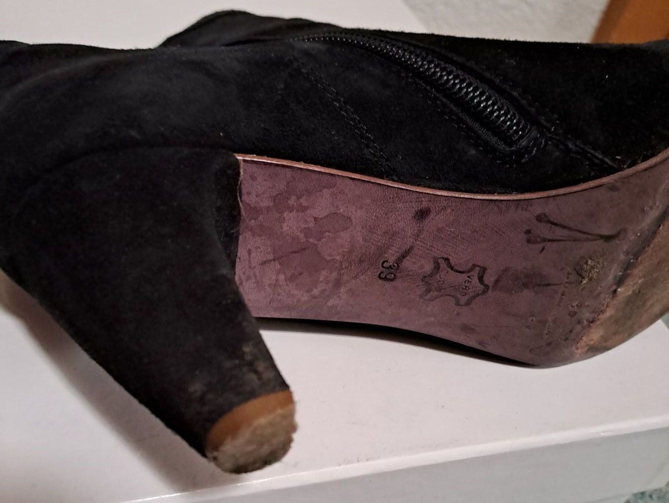 Scarpe da donna: Schwarze Stiefelette, NP 298.--, Gr. 39 – Usato da Frauenfeld venduto da Andadaa 2