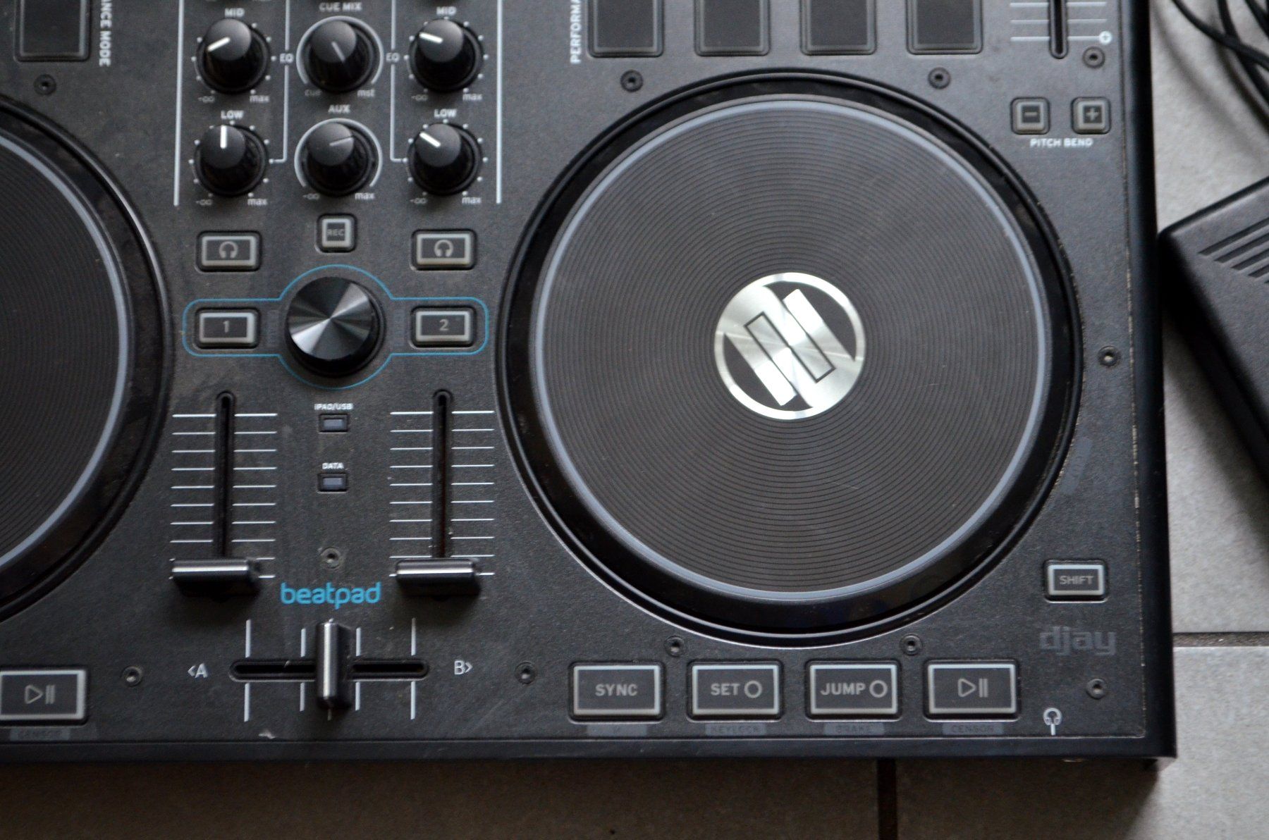 Reloop Platines de mixage: DJ Reloop Beatpad DJ Mixer / DJ Controller – D'occasion à Collonges par arashee 5