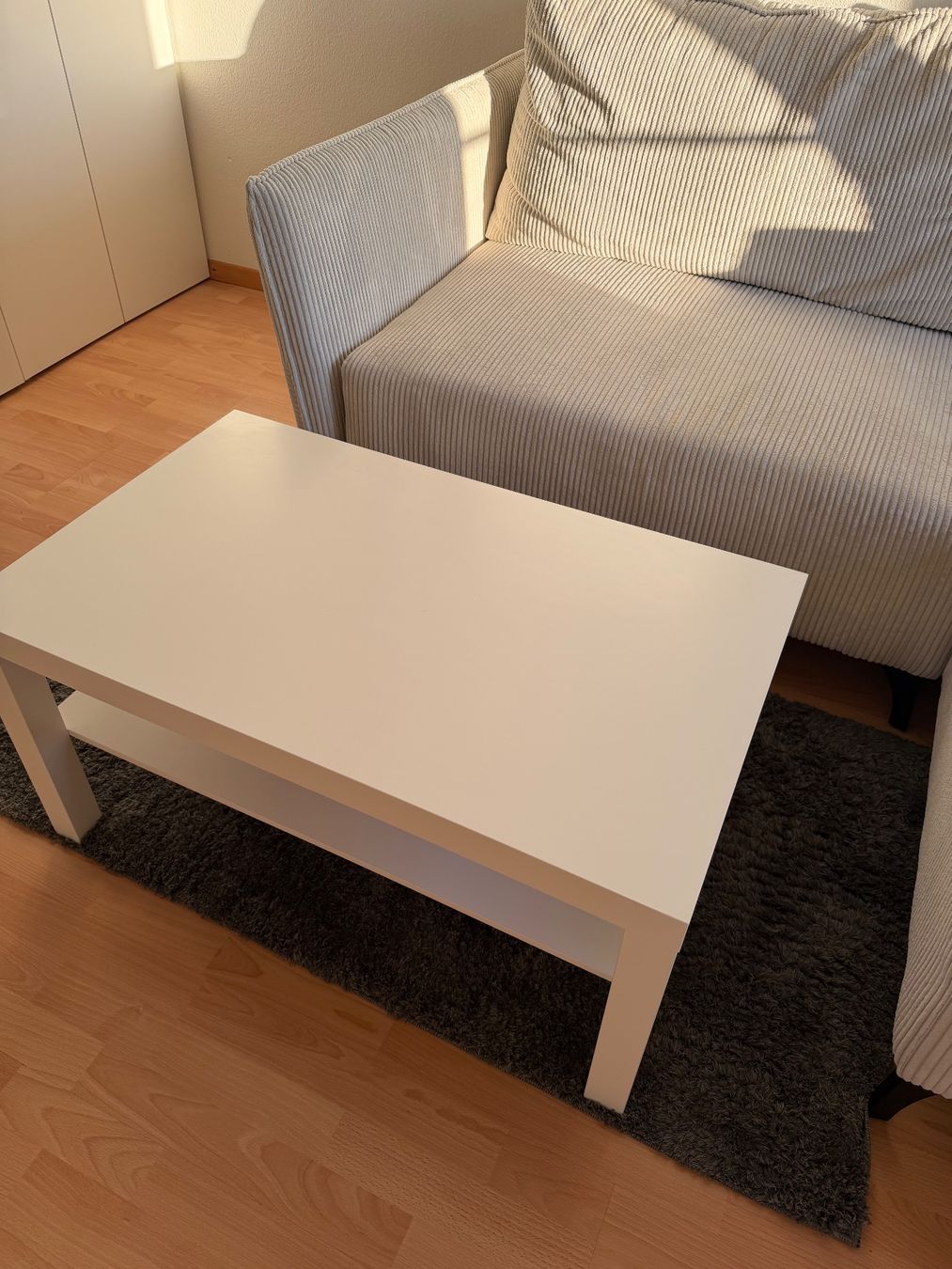 Ikea Tavoli: Weissser Couchtisch mit Ablage - Perfekter Zustand – Usato da St. Gallen venduto da eva_9xs6 1