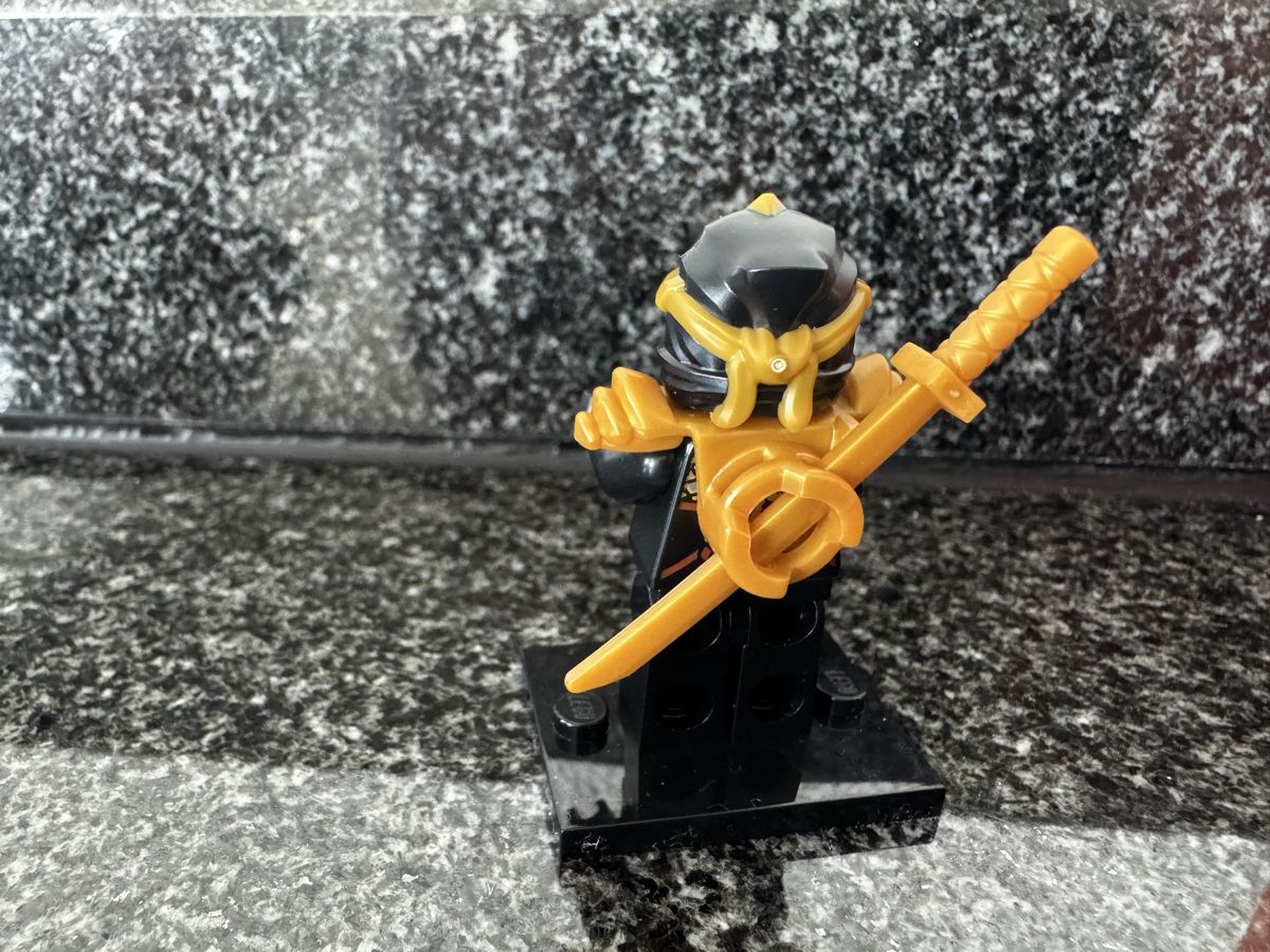 Lego Statuette: LEGO - Ninjago - Minifigur - Cole – Nuovo (secondo la descrizione) da Wetzikon ZH venduto da thayreen 2