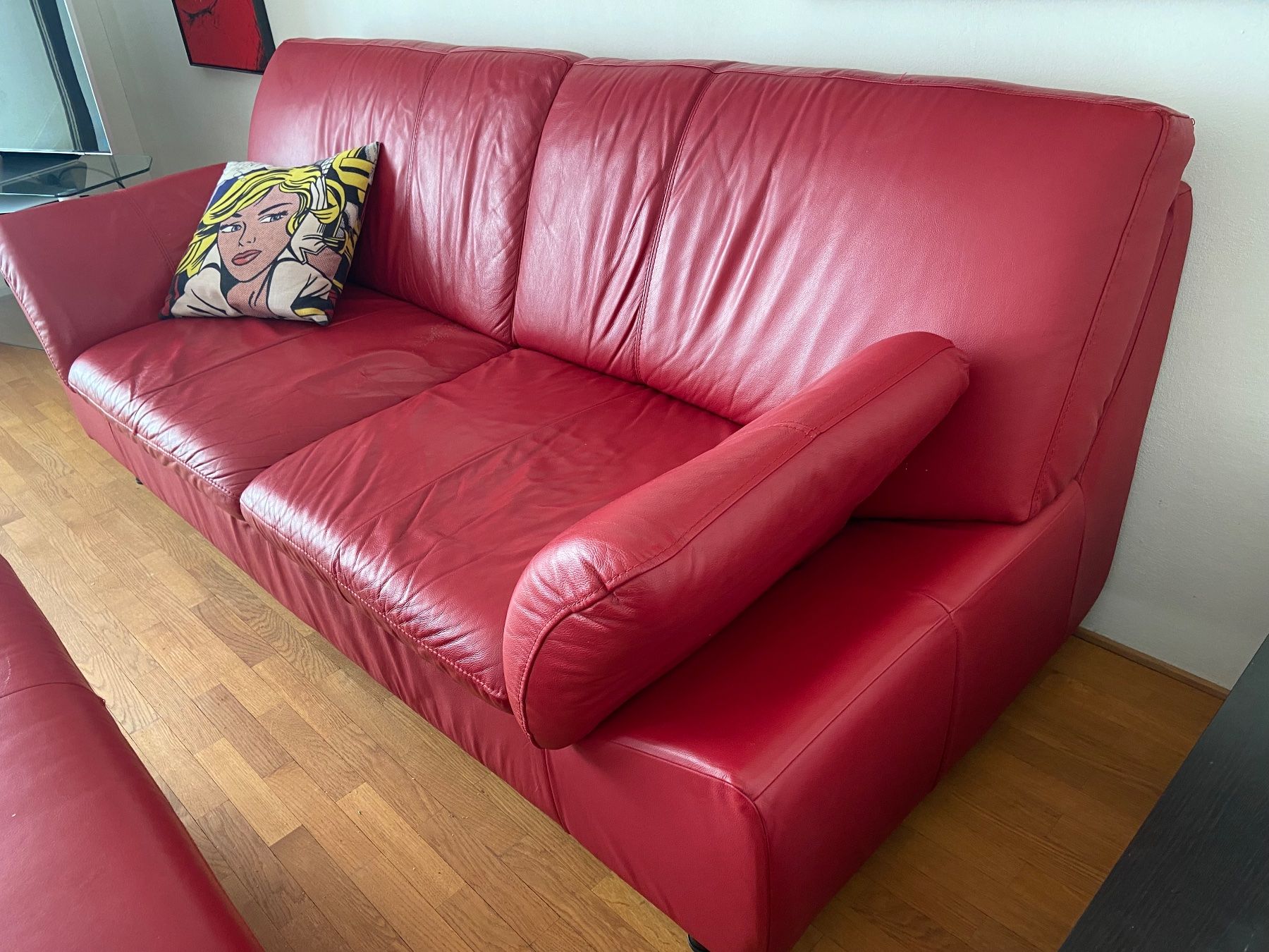 Sofas: Rotes Leder Sofa mit Hocker – Gebraucht aus Ballwil von jverrette 3