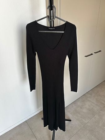 Stradivarius black knitted midi dress size S