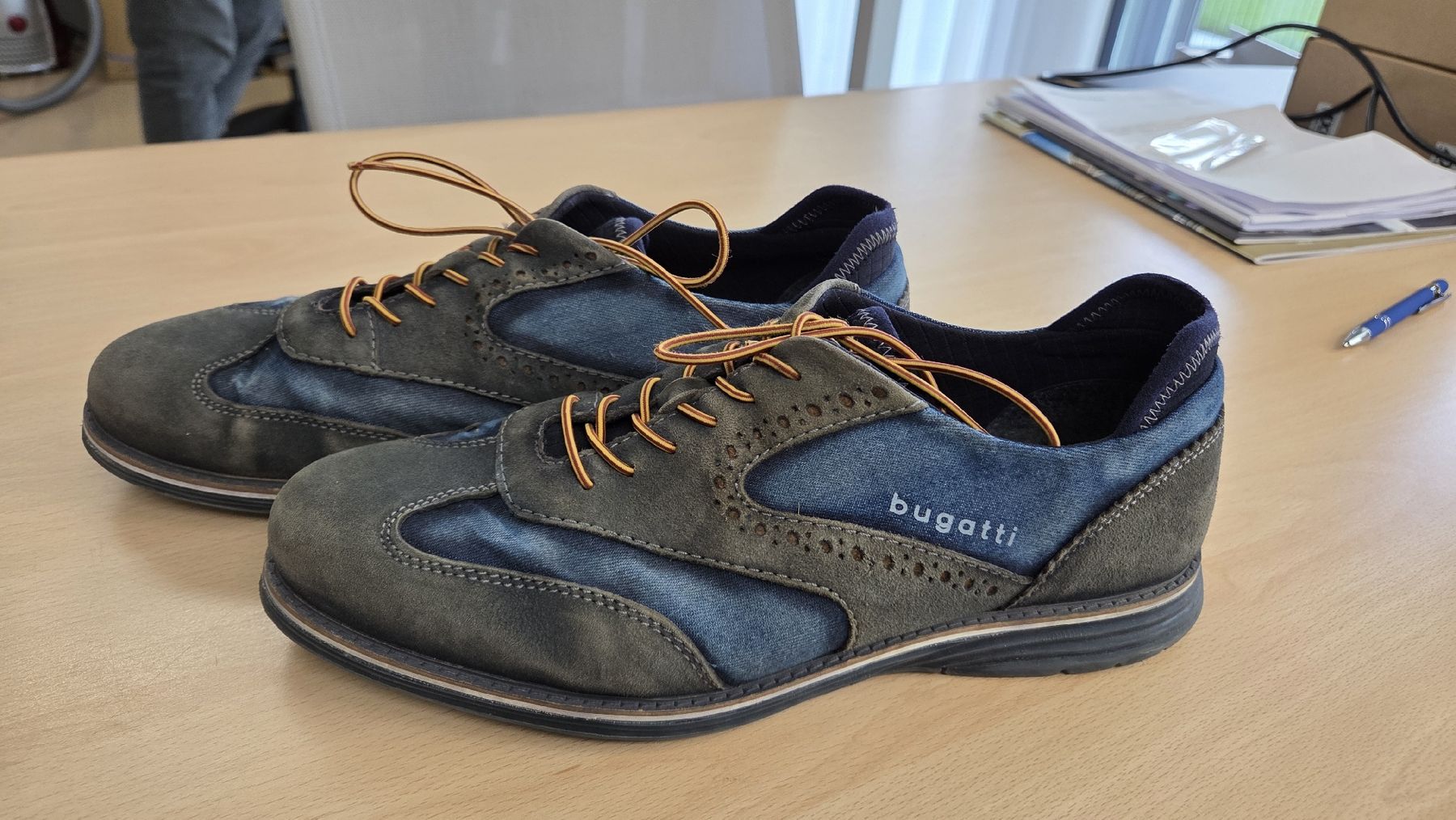 Bugatti Herrenschuhe: Bugatti Schuhe  – Gebraucht aus Ennetmoos von Comtronic