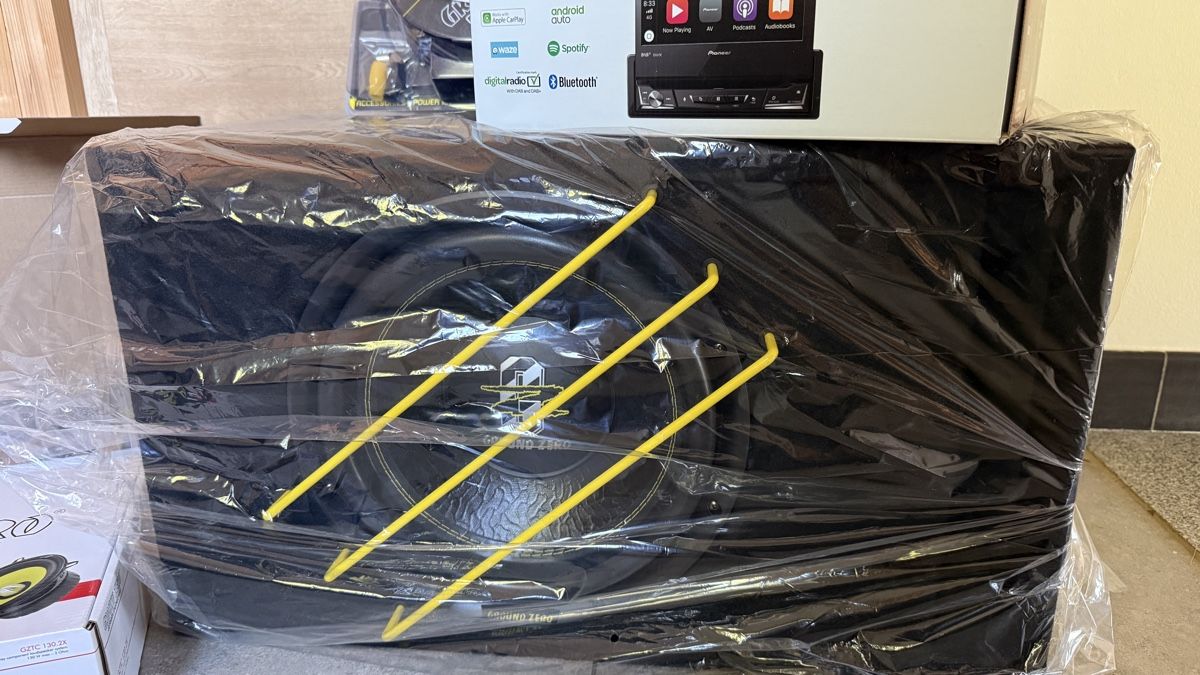 Autres accessoires p. véhicule: Sono voiture de  marque Ground zéro  – Neuf avec emballage d'origine à La Brévine par vr6birki