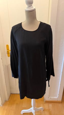 Schönes Kleid von Minimum