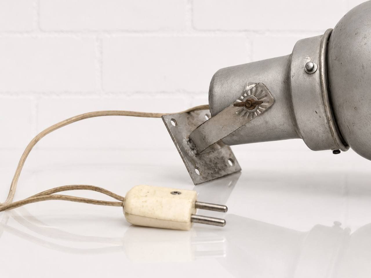 Lampade: Industrieller Wand- oder Deckenstrahler – Usato da Zürich venduto da LeMoege 4