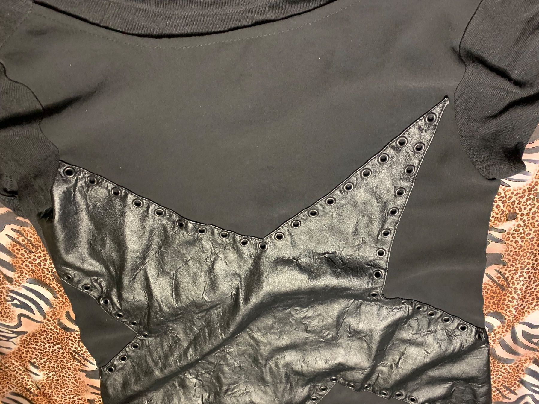Vestiti: Chic Abito con stella in similpelle - Taglia S/M-chic – Nuovo (secondo la descrizione) da Locarno venduto da Fixed8 4