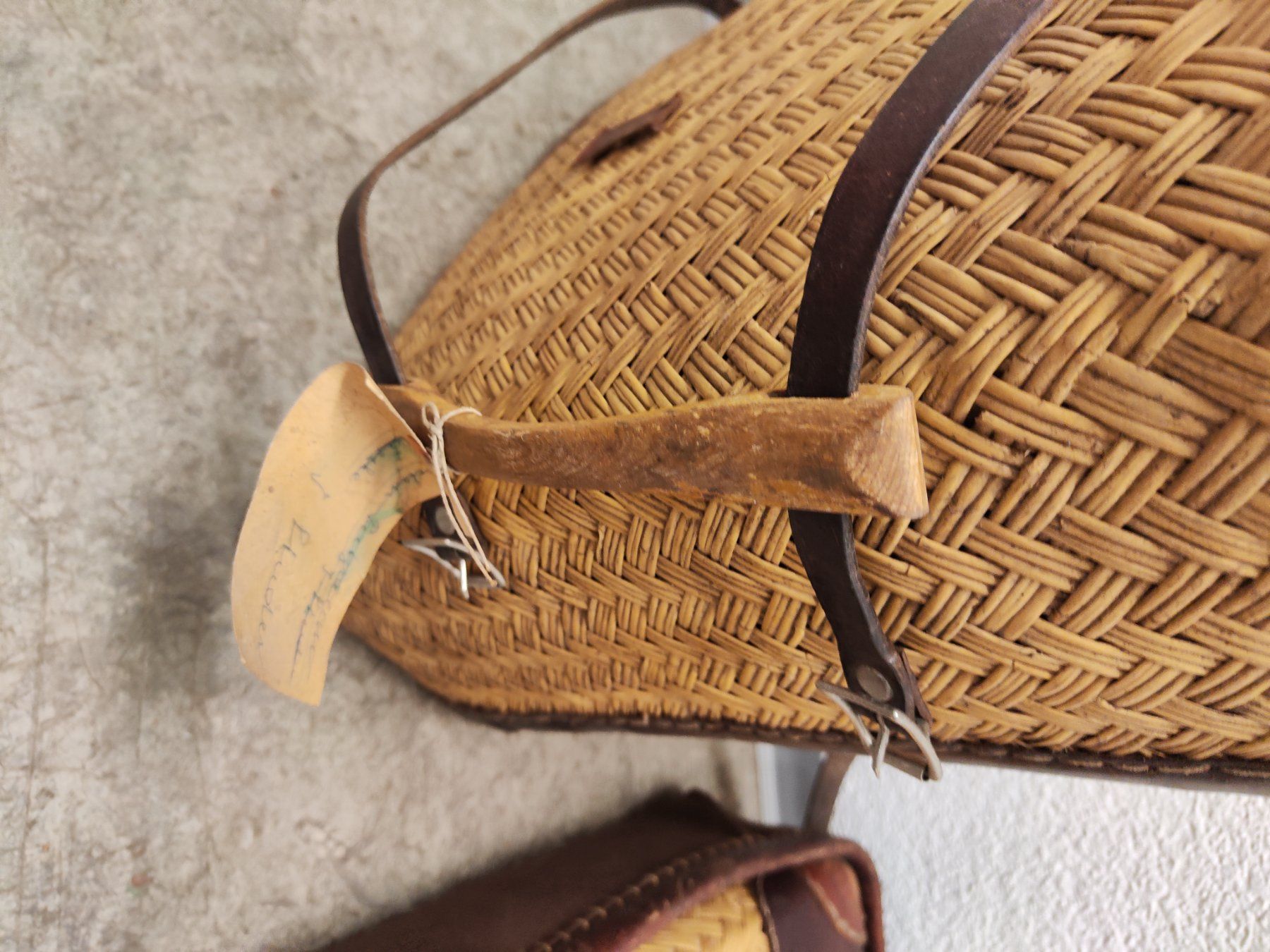 Reisekoffer: 2 alte Vintage Rattan Koffer – Gebraucht aus Toffen von  5