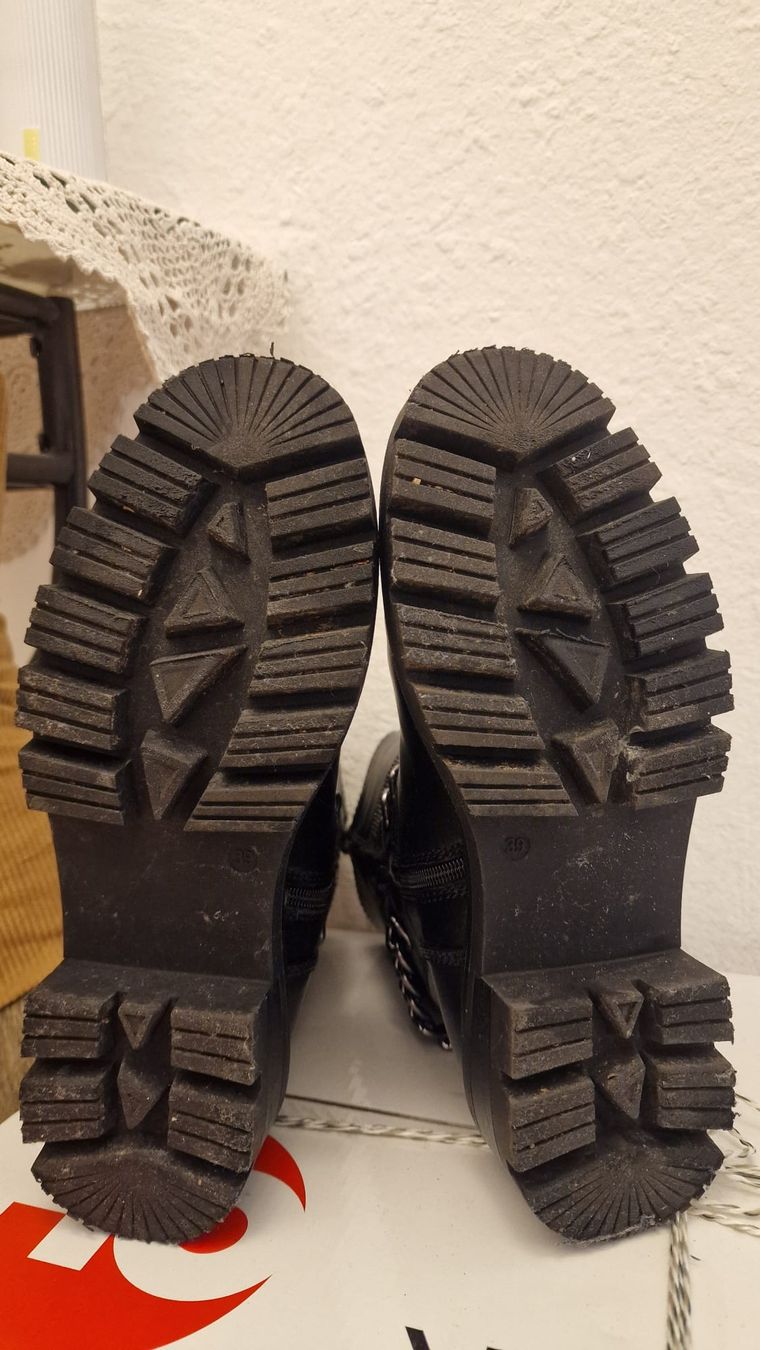 Scarpe da donna: Winter Boots, Schwarz, Grösse 39, – Nuovo (secondo la descrizione) da St.Gallen venduto da Avena135 2