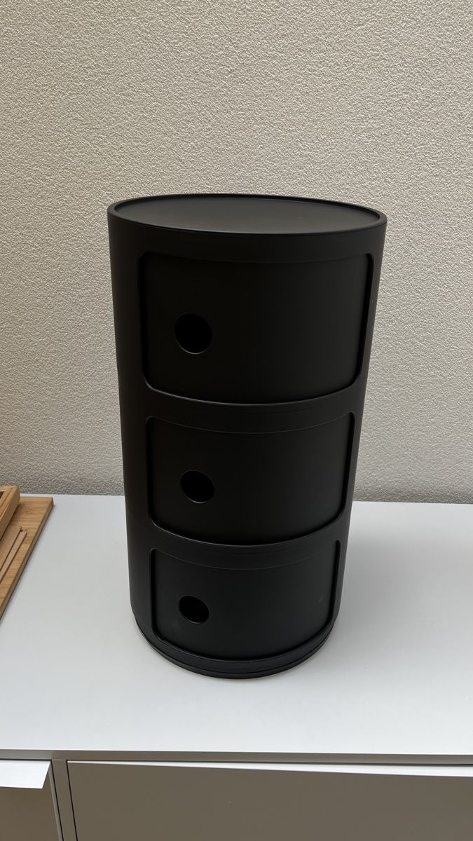 Nachttische: Kartell Componibili schwarzmatt – Gebraucht aus Langnau i. E. von bariza 1