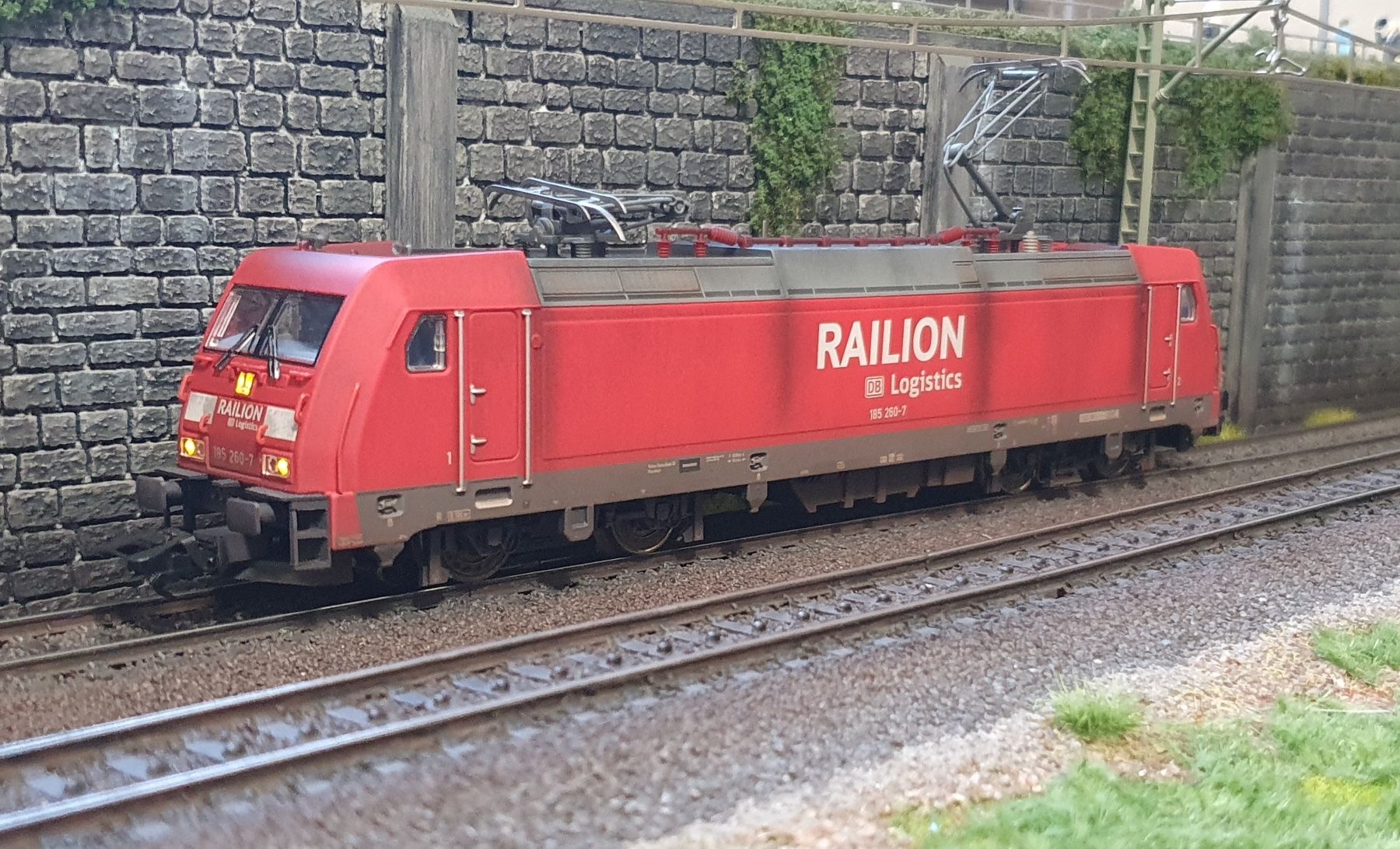 Märklin Modellini di ferrovie: BR 185, DB, MARKLIN 36600, DIGITAL + PATINE – Usato da Loveresse venduto da FIFILOULOU 3