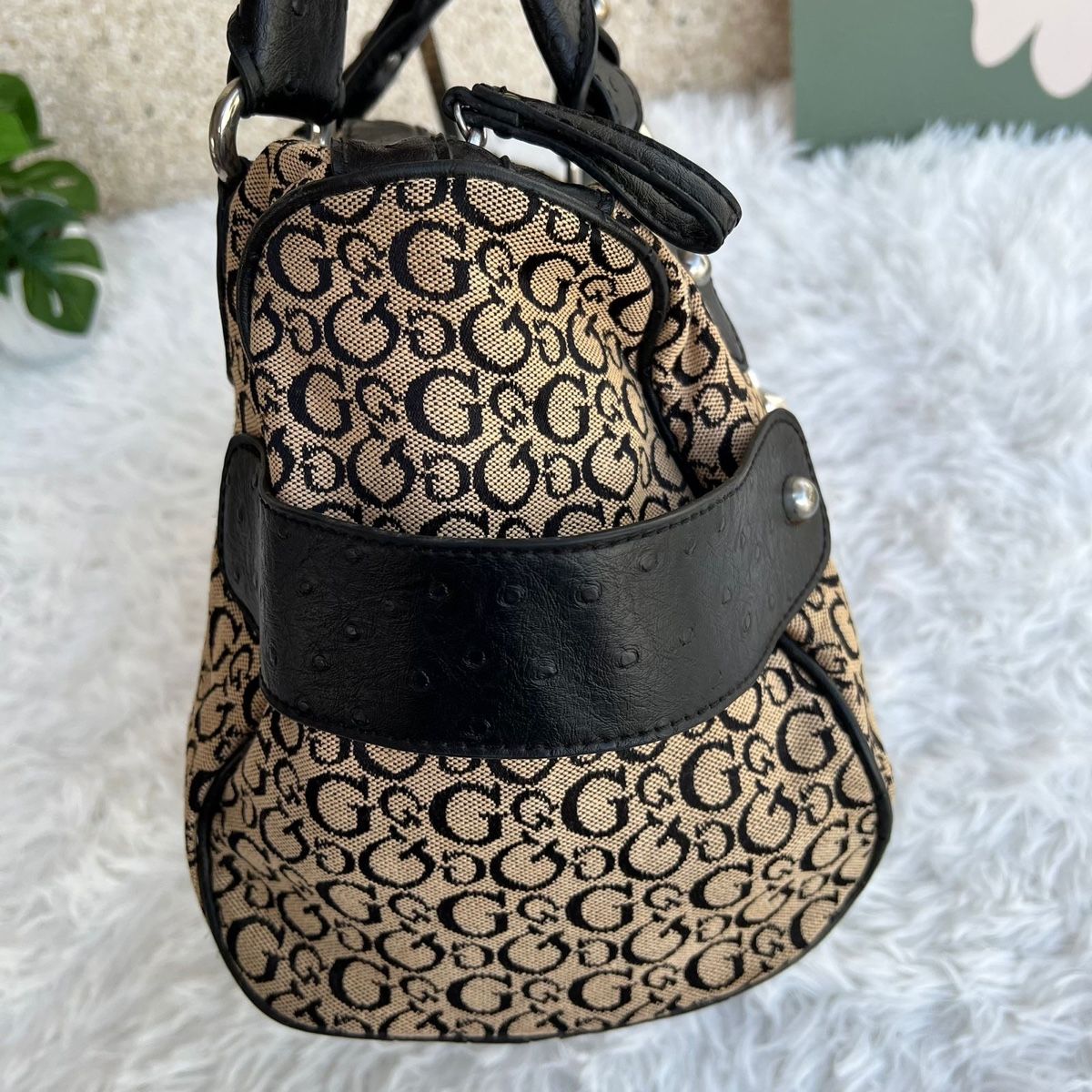 Guess Borse da donna: Guess Handtasche, mittlere Grösse – Usato da Eggenwil venduto da CNSRVINTAGE 4
