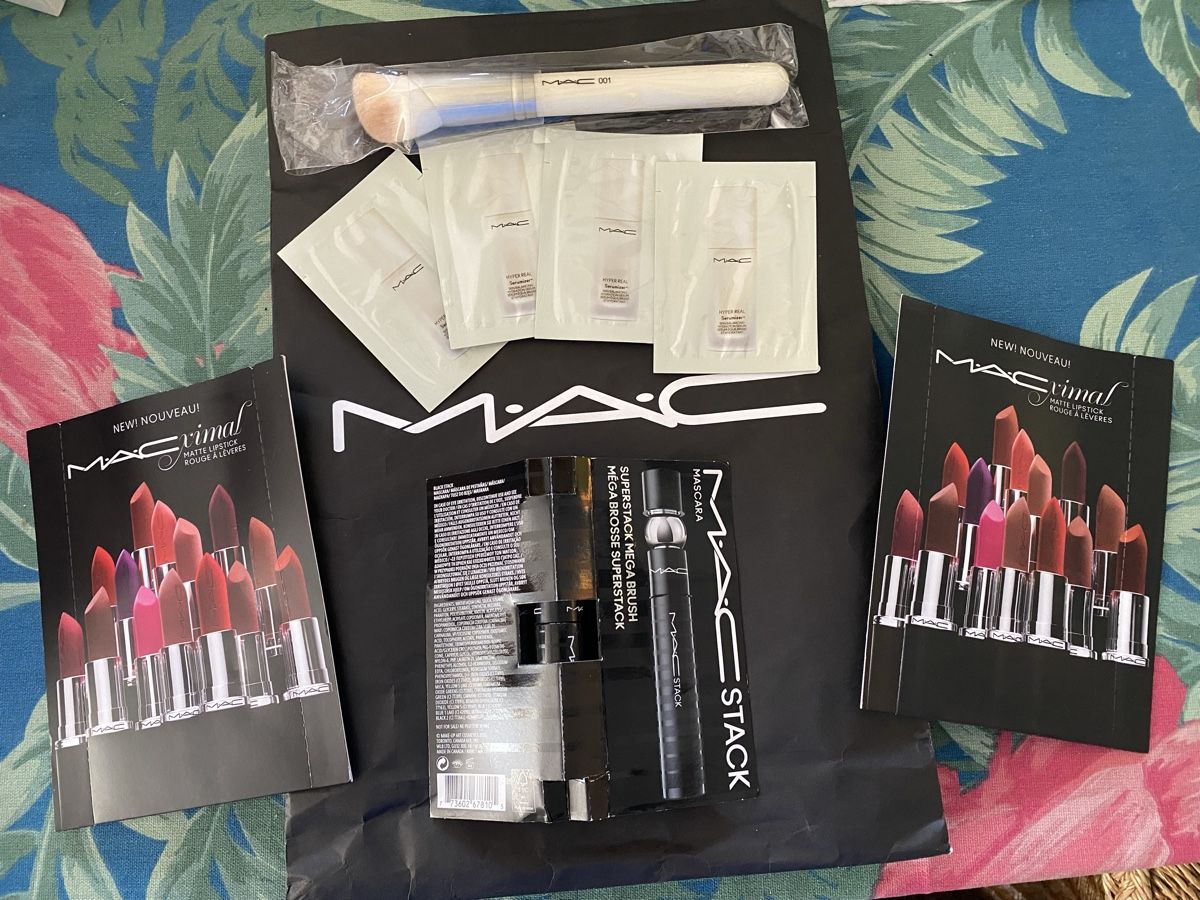 Mac Cosmetics Make-up: Lot de cosmétiques Mac – Neu und originalverpackt aus Bouveret von wes_7zll 1