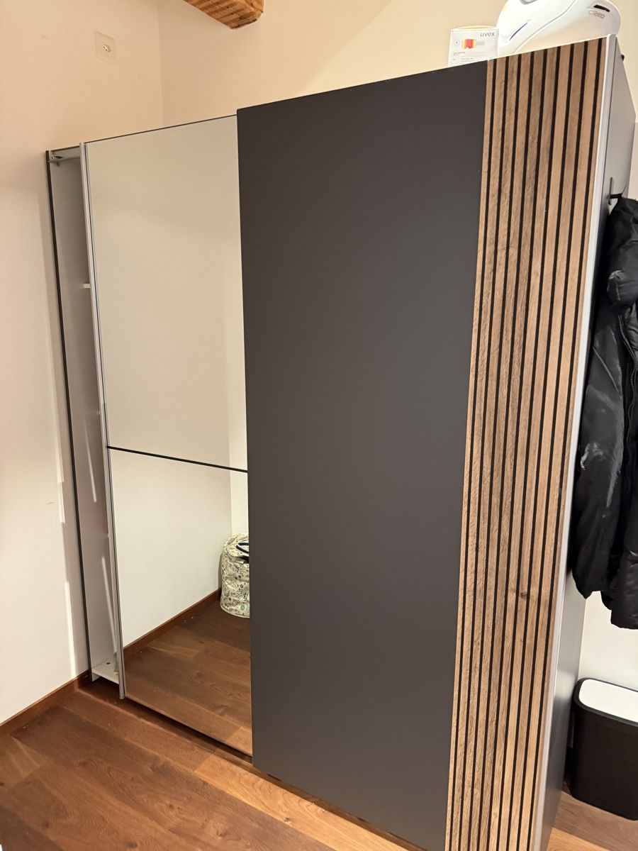 Armoires: Schrank mit Glastür  – D'occasion à Illnau par kev_z7jl