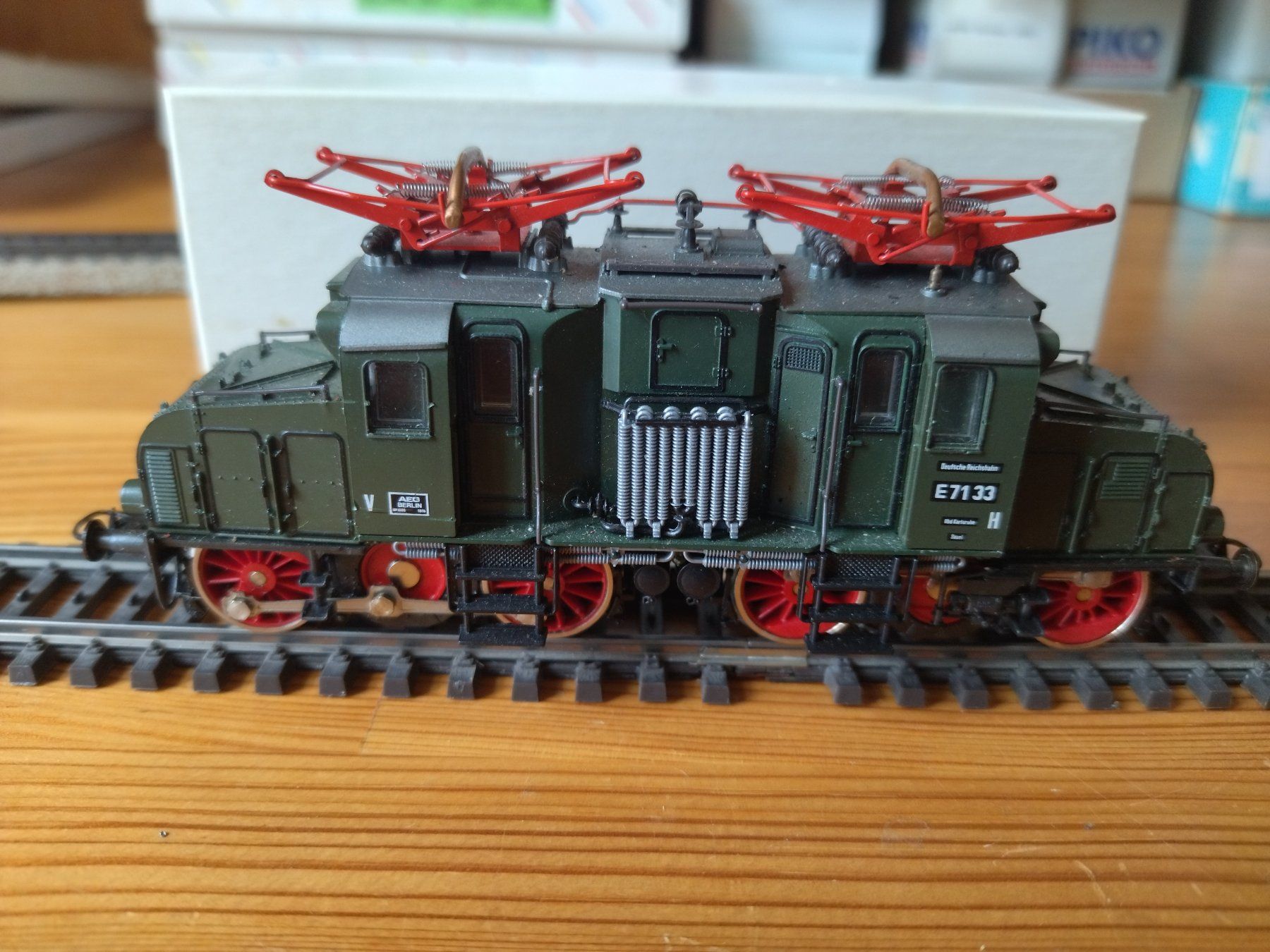 Roco Modellini di ferrovie: Roco Lok E 71 33 (490) – Usato da Basel venduto da BeanieUp