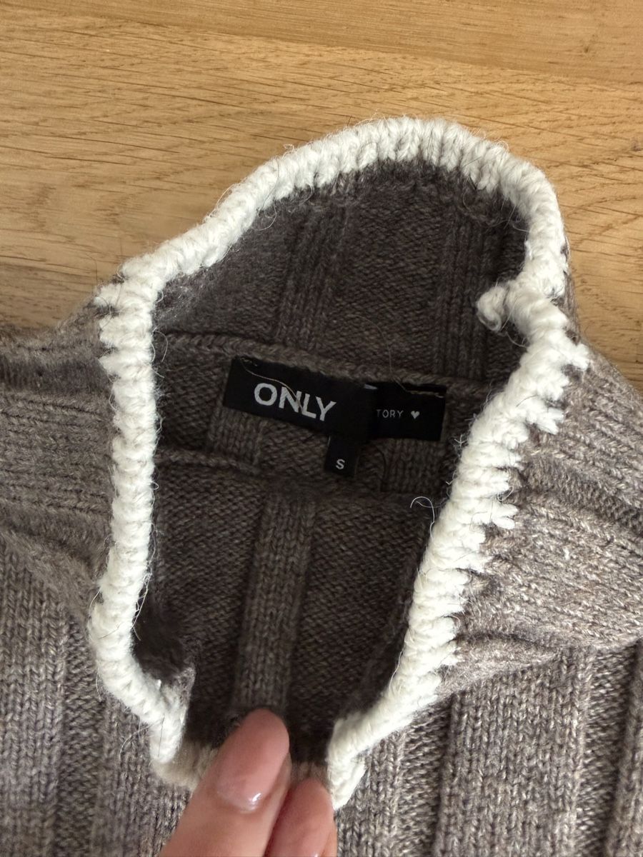 Only Maglioni & Felpe: Pullover Only gerippt braun weiss Grösse S neuwertig – Usato da Hägendorf venduto da Mocca72 1