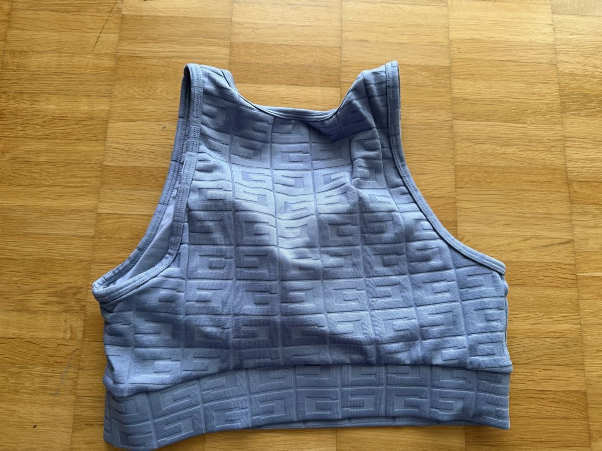 Guess Lotti di vestiti: Guess Sport BH & Leggings – Usato da Jona venduto da Good_luck_ 7