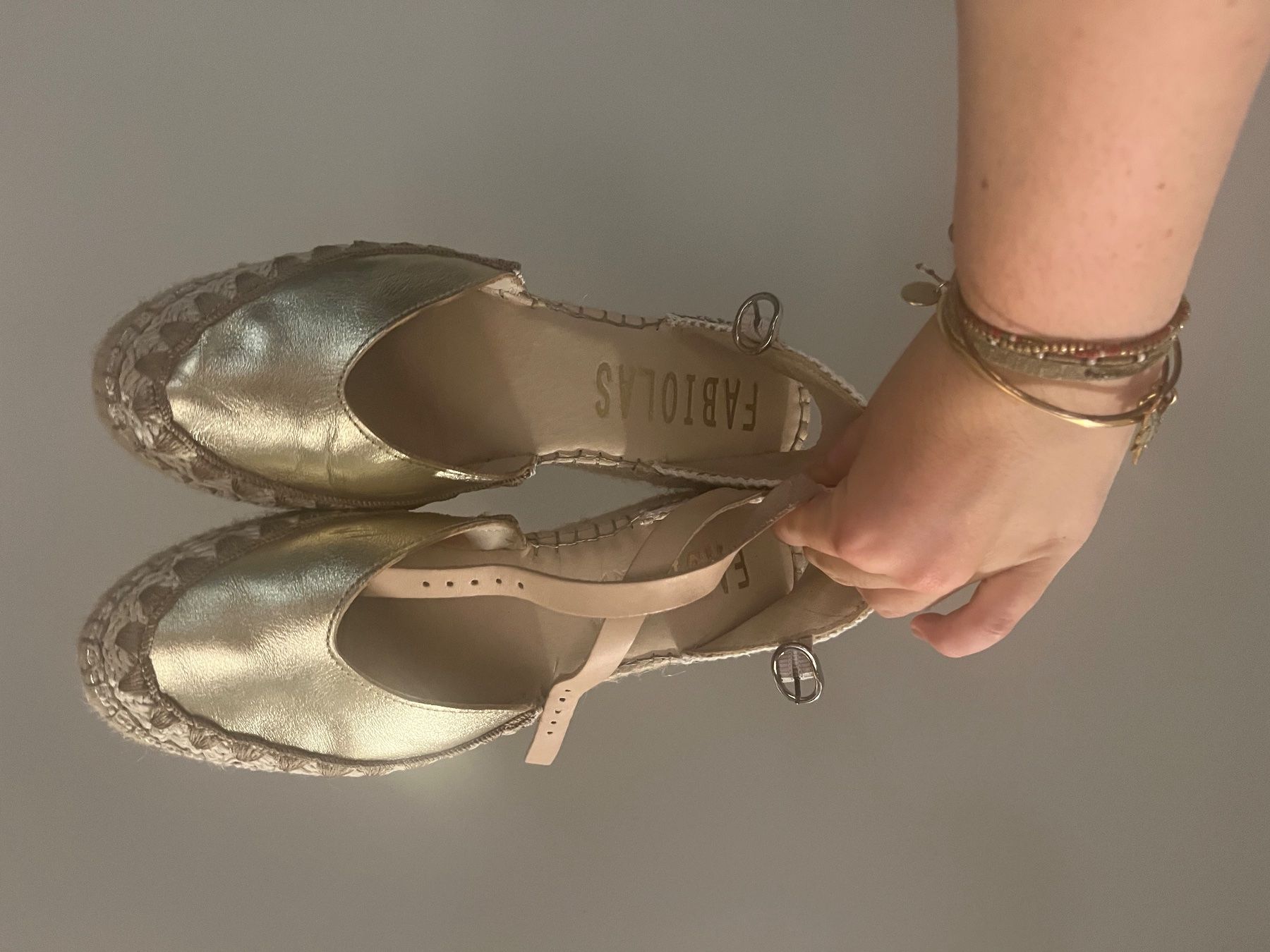Scarpe da donna: Fabiolas Metallic Leather Espadrille With Wedge Heel – Nuovo (secondo la descrizione) da Sorengo venduto da cle_p7z5