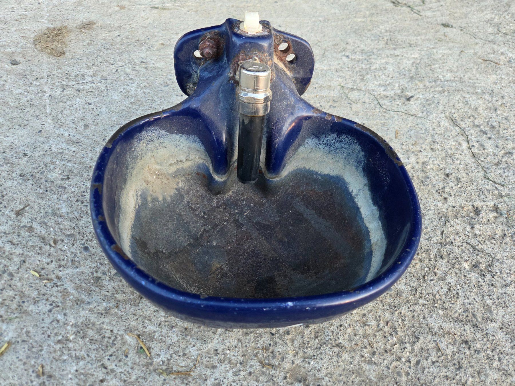 Behälter & Ähnliches: Trinbecken mit Wasseranschluss gebraucht – Gebraucht aus Doppleschwand von gt1999 3