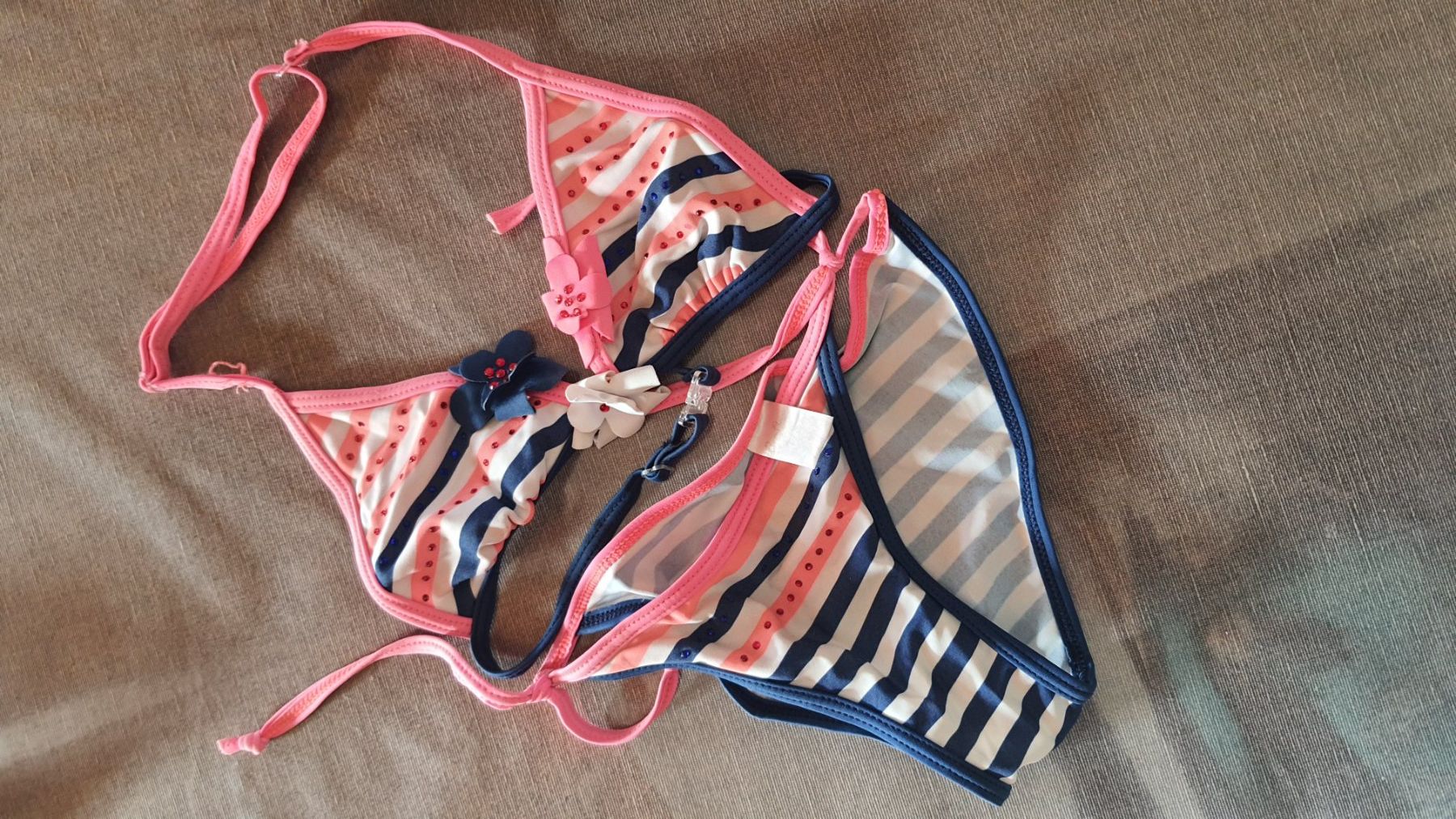 Badekleider & Bikinis: Maillot de bain 7-8 ans – Gebraucht aus Montmollin von islachat