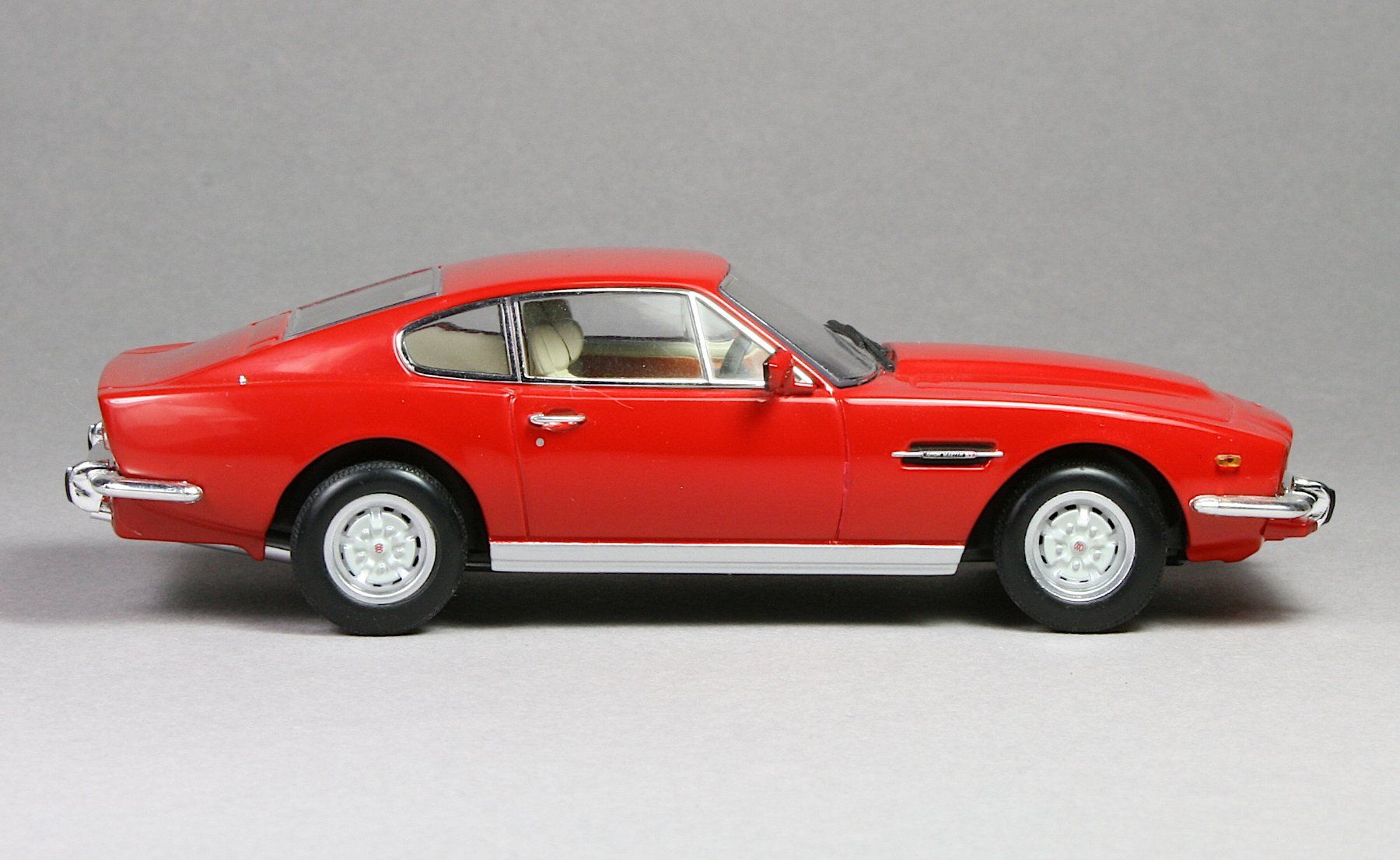 Minichamps Modellautos: Minichamps Aston Martin V8 Coupe – Neu (gemäss Beschreibung) aus Elsau von Peekay8 7