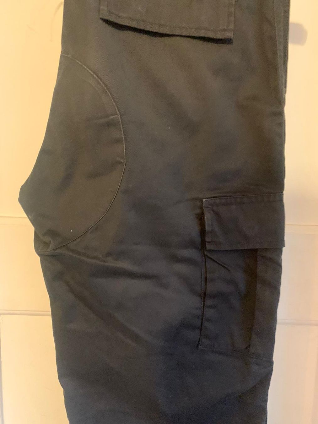Pantaloni: Unbranded - Black workwear cargo pants – Usato da Montreux venduto da abientotleo 4
