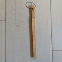 Massstab aus Holz 