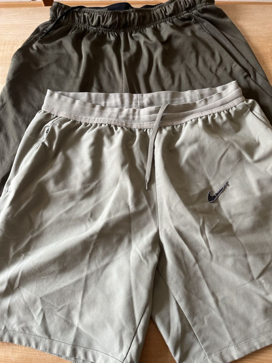 Nike Lotti di vestiti: 2 nike sporthosen L – Usato da Aesch BL venduto da shuja01