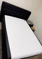 Bettgestell schwarz Kunstleder mit Nachttisch guter Zustand