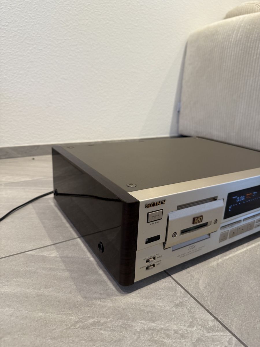 Sony Registratori: Sony DTC 77 ES DAT Recorder gebraucht holzseiten – Usato da Muttenz venduto da dav_t52f 2