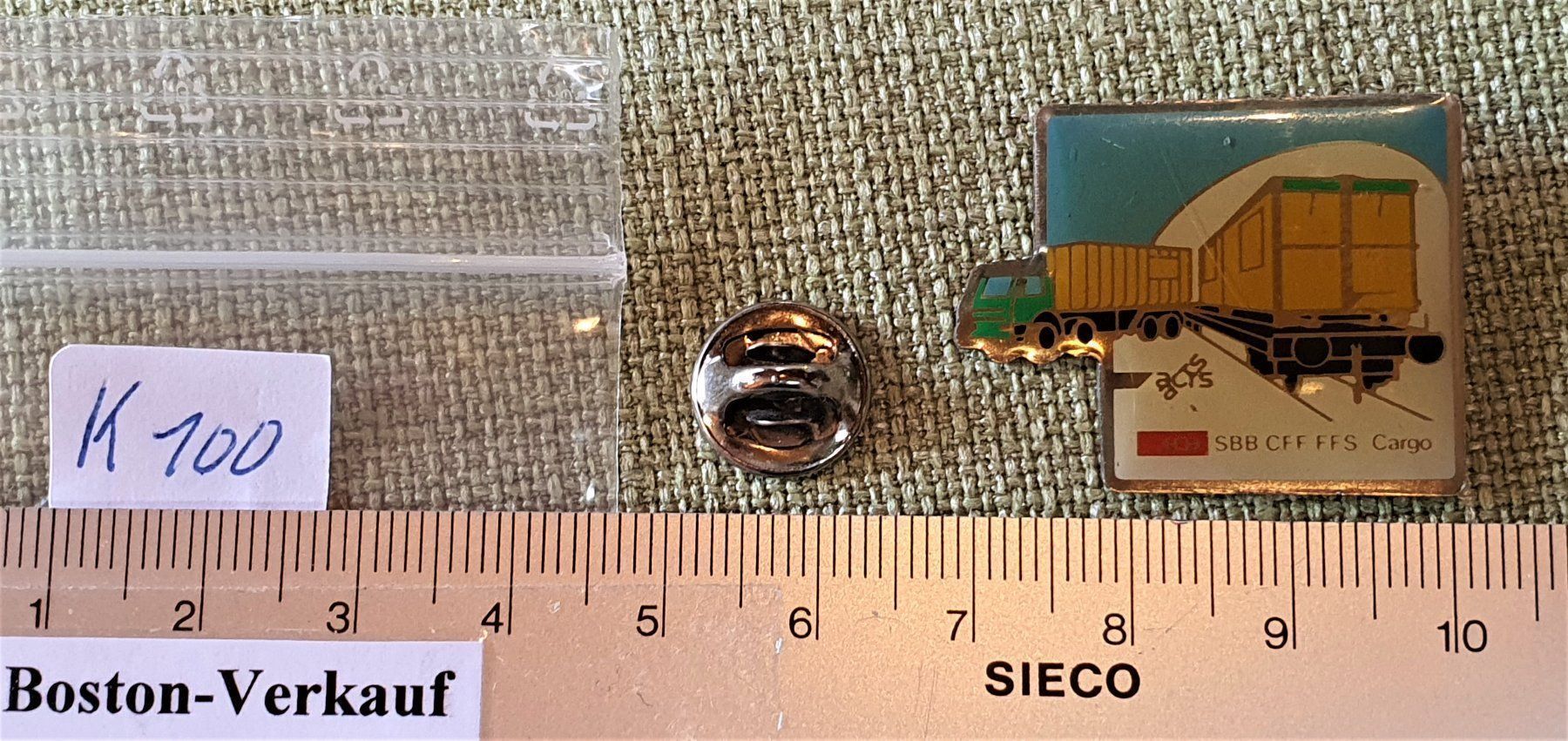Placchette & Badge: K100 - Pin SBB CFF FFS Cargo acts – Usato da Reinach BL venduto da Boston-Verkauf 1