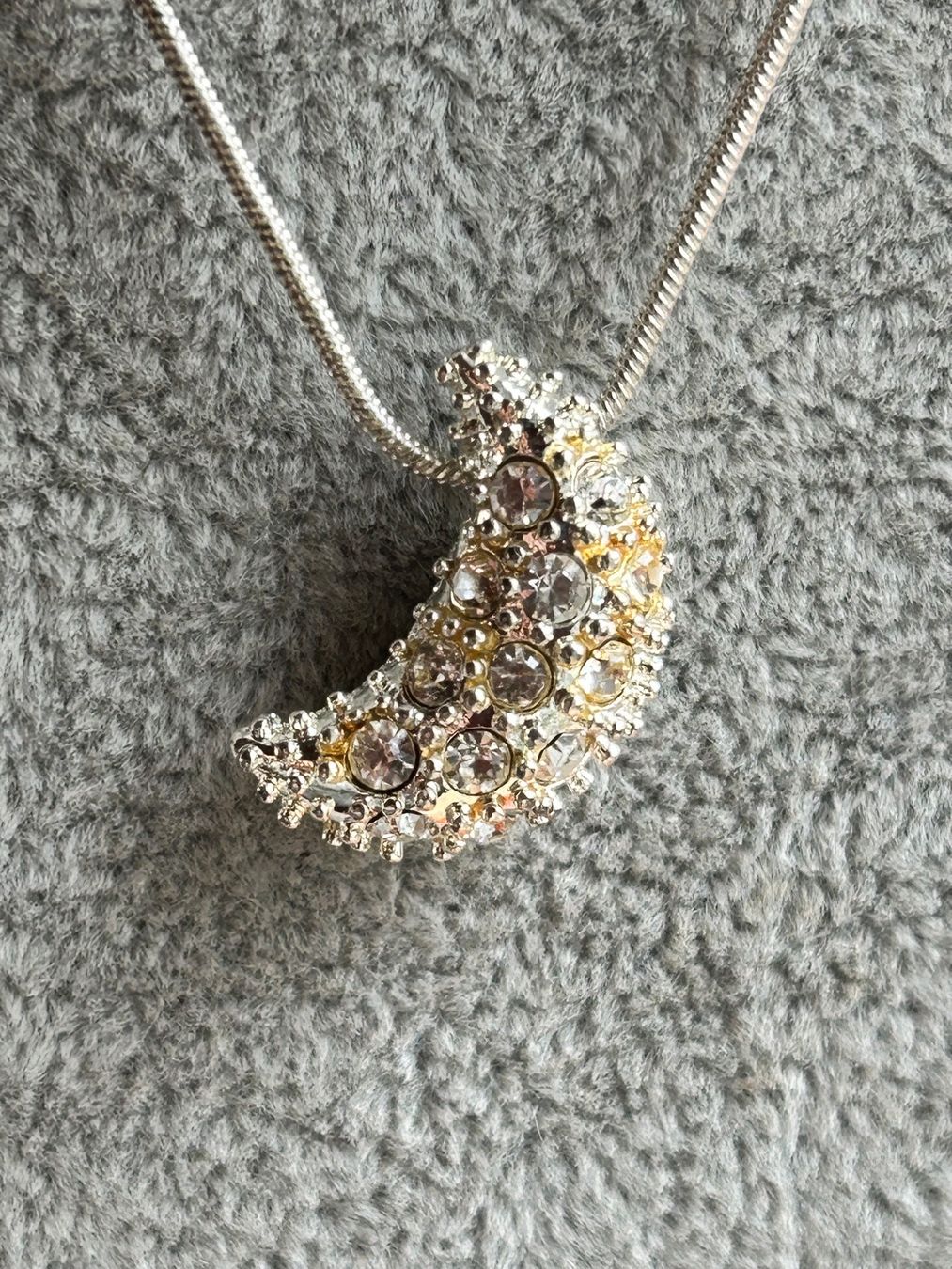 Catenine: Schlangenkette mit Sichel-Mond Weiss – Usato da Laufen venduto da Bellavitaboom