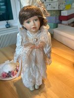Wunderschöne Porzellan Sammlerpuppe im viktorianischen Stil