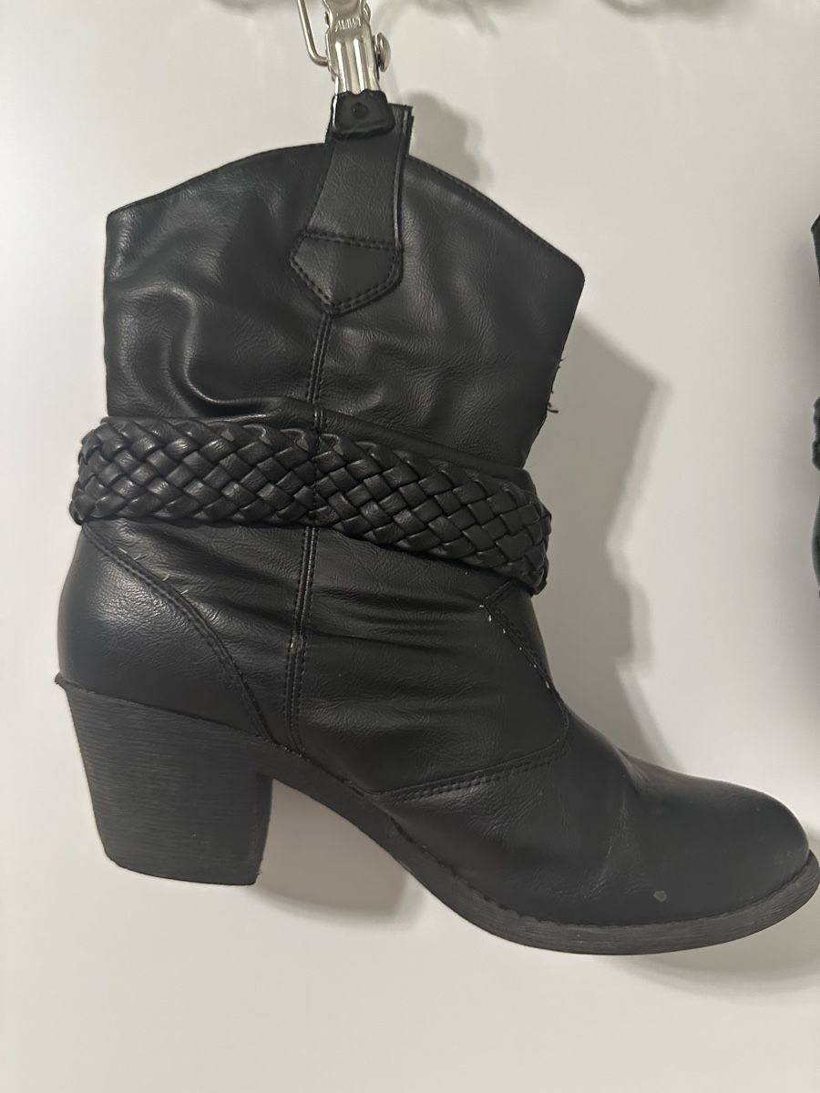 Chaussures femmes: Schwarze Damen Winterstiefeletten Gr. 40 bpc – D'occasion à Eglisau par Brewster1 5